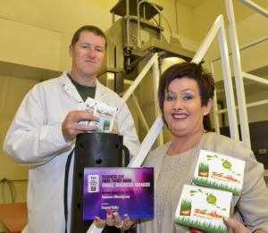Mark Linton, the AFBI High pressure facility manager congratulates Jacquelyn Stewart of Squeeze Wheatgrass on her quality award. Mark Linton, the AFBI High pressure facility manager congratulates Jacquelyn Stewart of Squeeze Wheatgrass on her quality award.