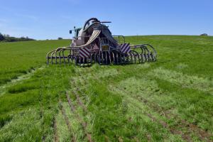 Slurry being applied using a trailing shoe